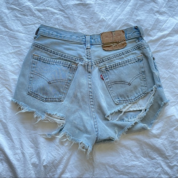 Levi cutoff denim shorts - Picture 2 of 3